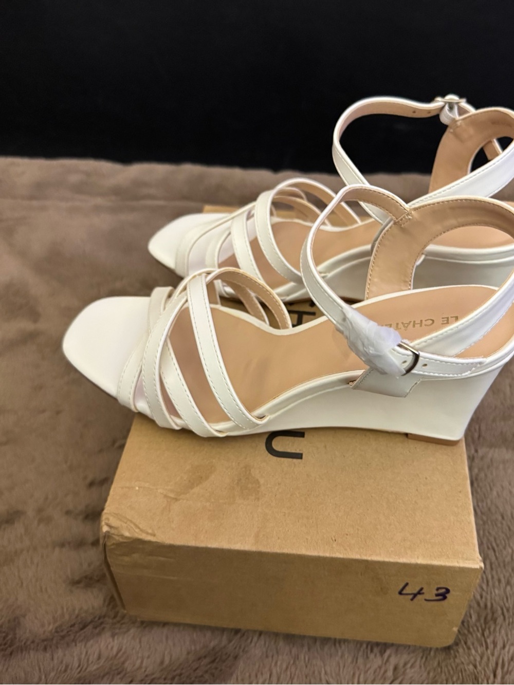 le chateau brand new Off White Strappy Wedge Sandals - Picture 12 of 13